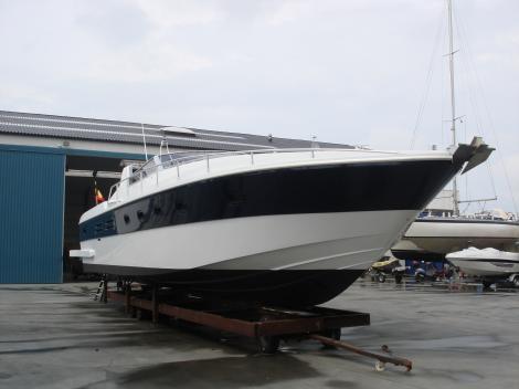Refit – verlengen van motorboot 14m naar 16m met hydraulisch platform
